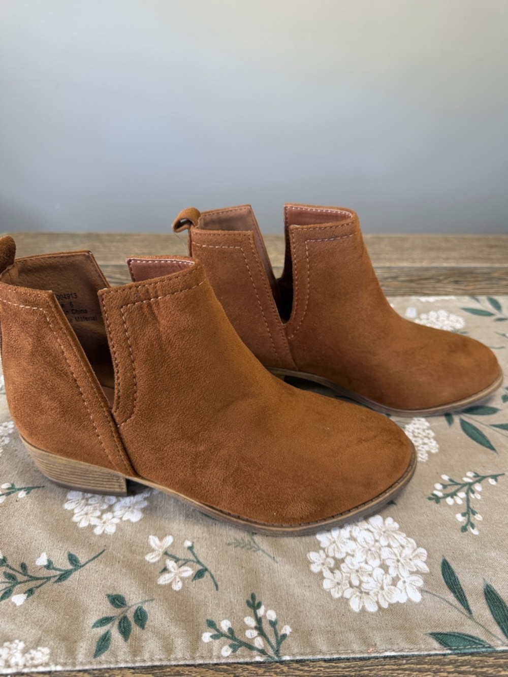 Tan‎ Suede Chelsea Ankle Boots Size 6 Brinlee Journee Co